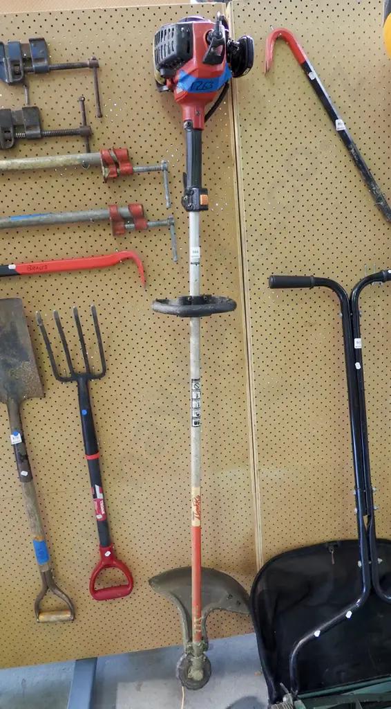 Shindawa 2 stroke line trimmer Image 1++