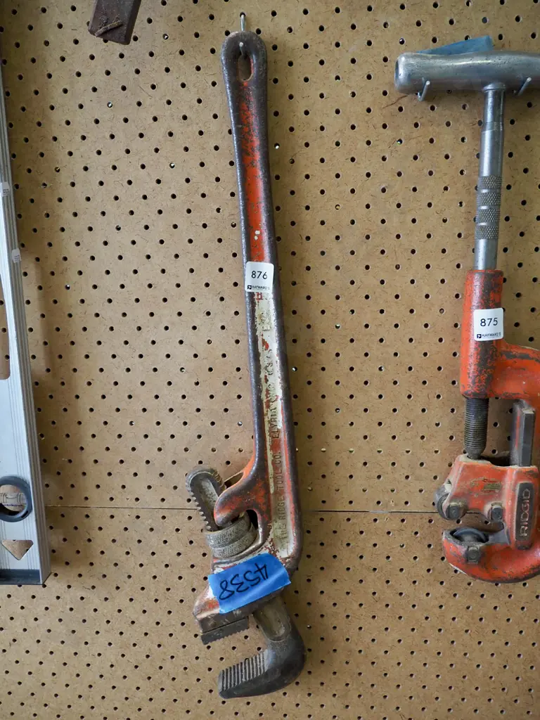 large plumber's stilsons Image 1++