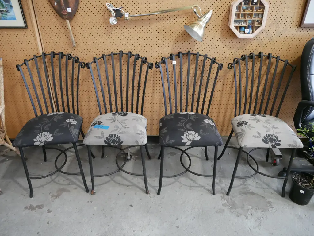 4x wrought metal and floral patio chairs Image 1++