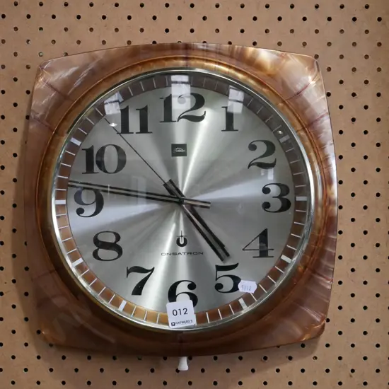 retro wall mounted battery clock