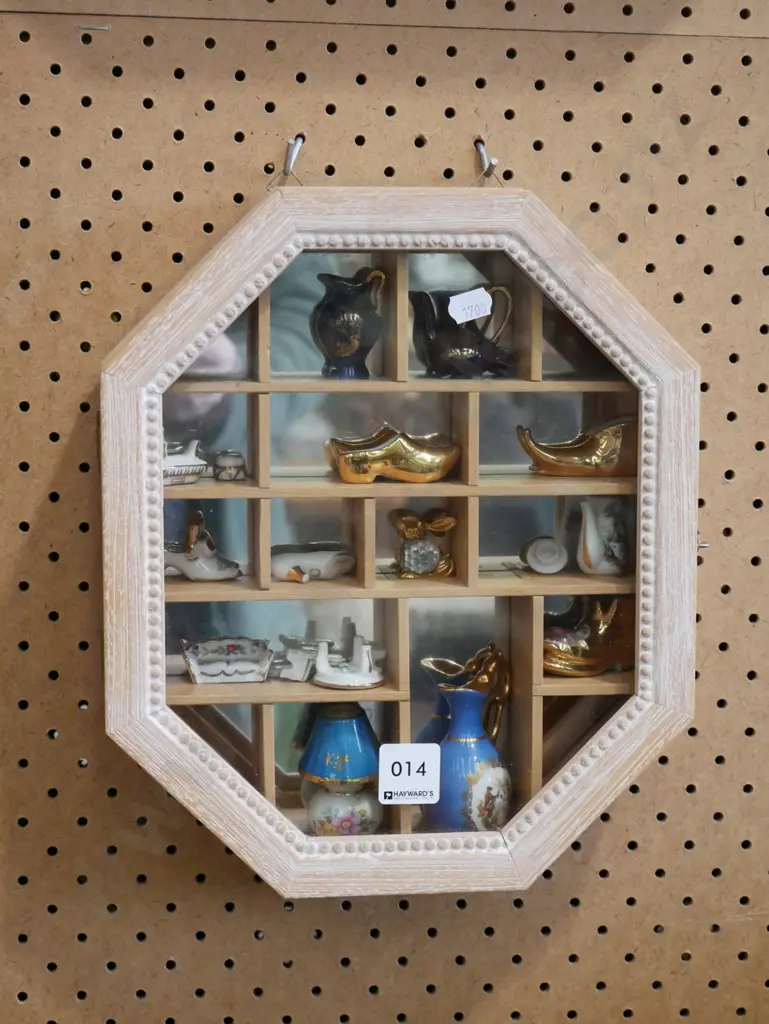 wall mounted mirror back display box and contents Image 1++