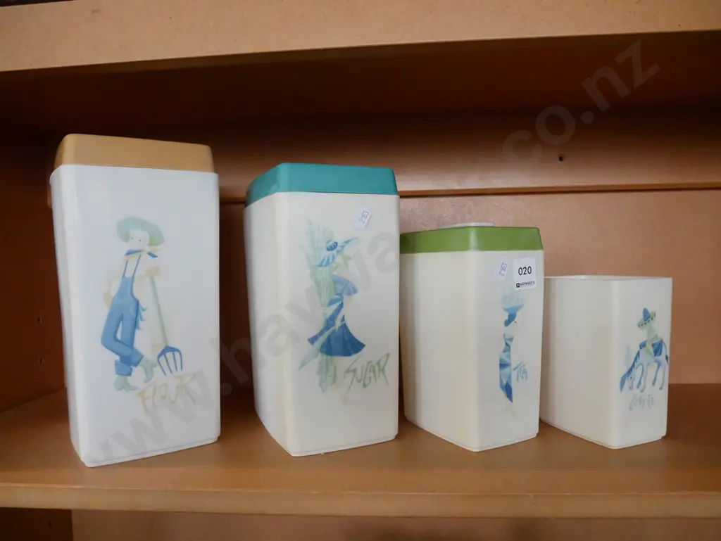 4x retro graduated storage containers - 1 missing lid Image 1++