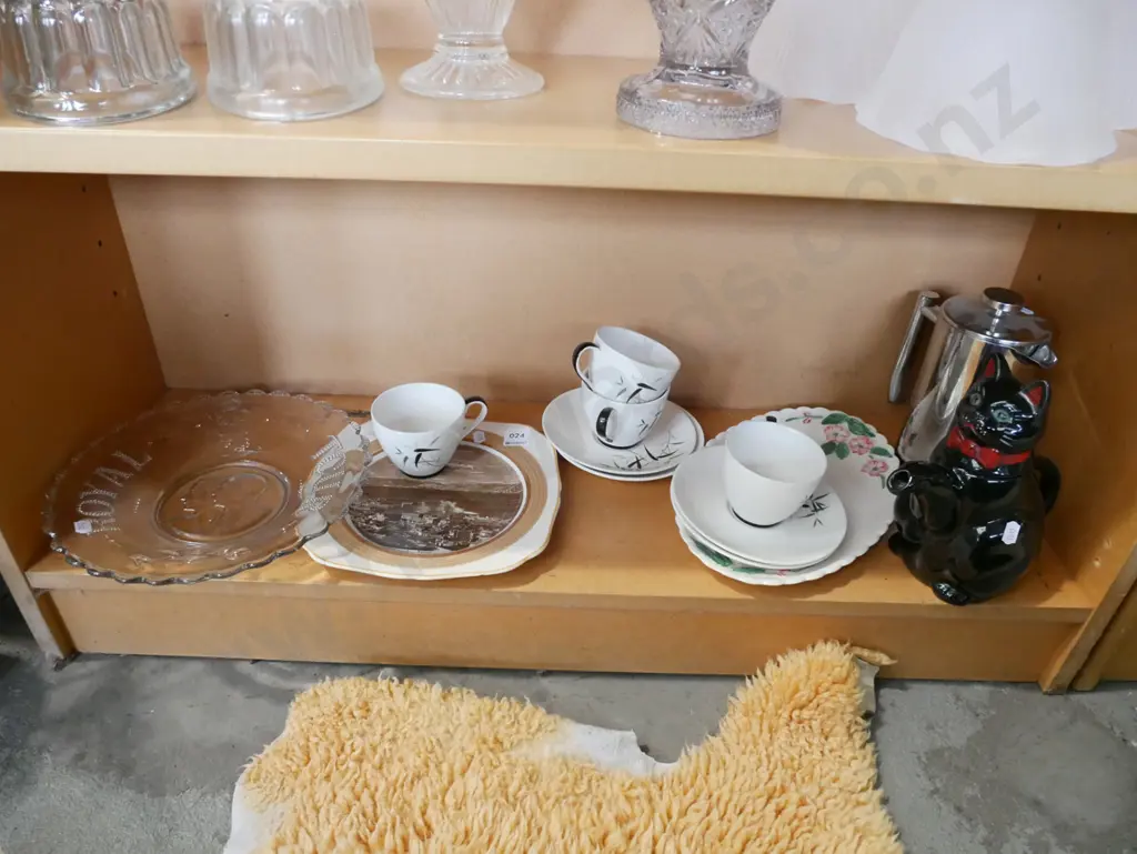 Tunstall Wellington Harbour plate, royal tour glass bowl, coffee plunger etc Image 1++