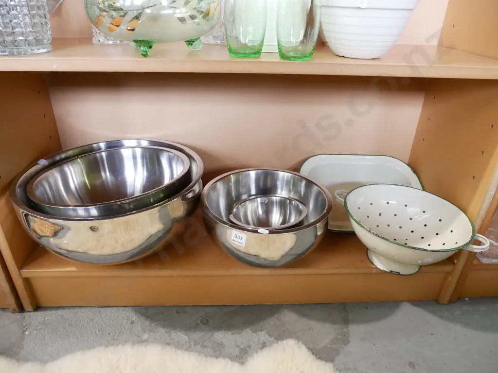 stainless steel bowls, enamel colander, baking dish Image 1++