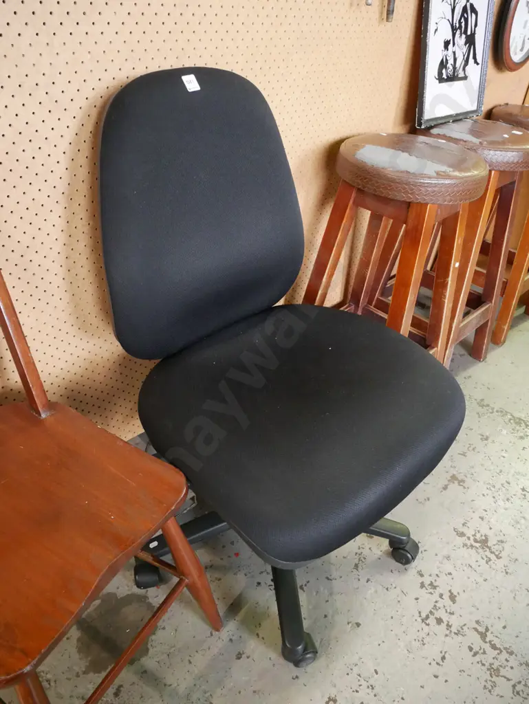 black office chair Image 1++