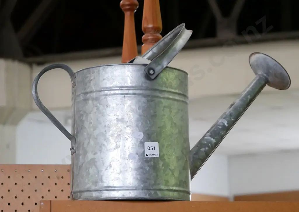 galvanised watering can Image 1++