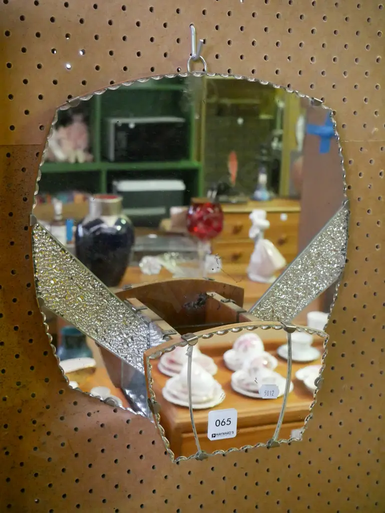deco mirrored wall mounted vase holder Image 1++