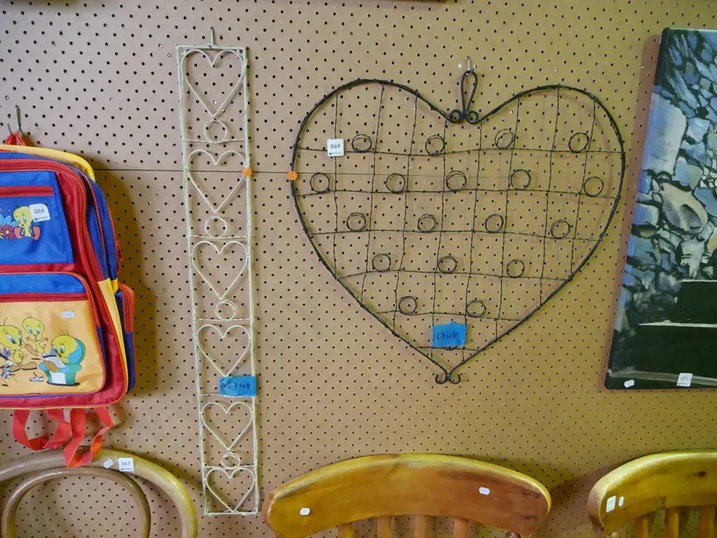 2x metal wall mounted jewellery storage uit Image 1++