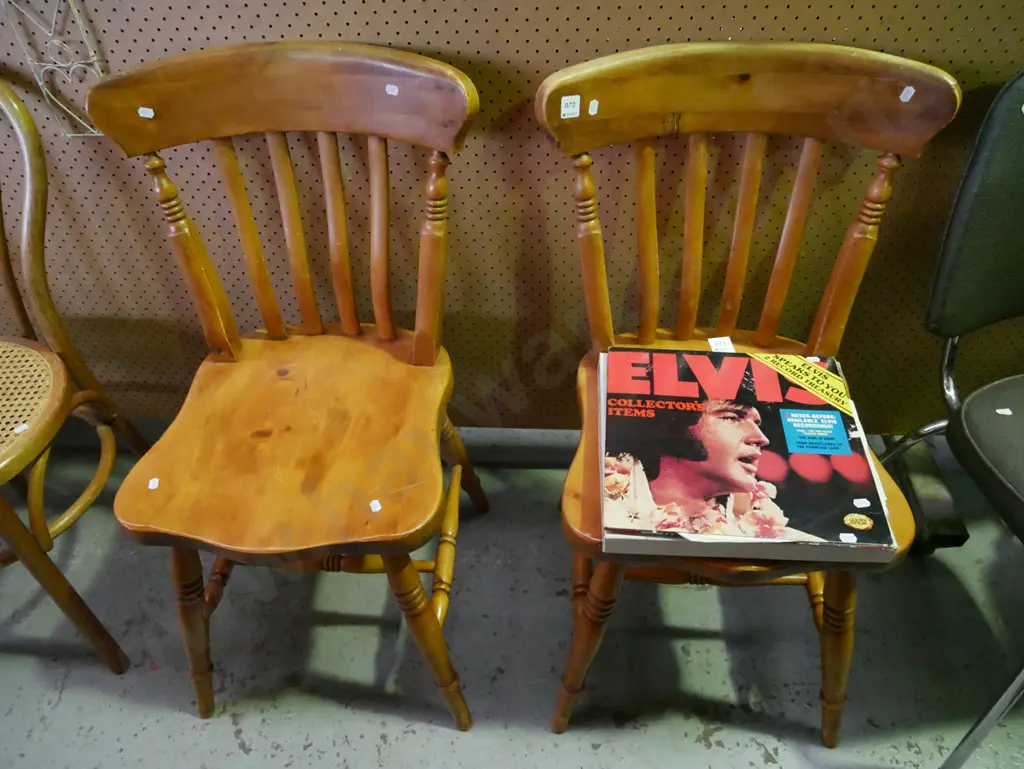 2x solid pine dining chairs Image 1++