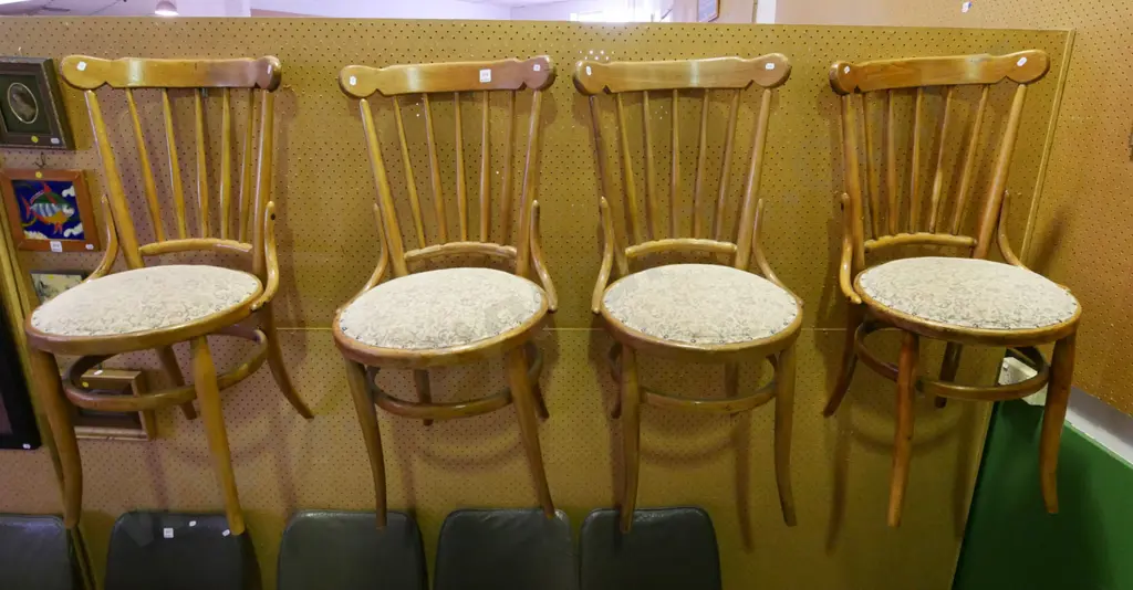 4x bentwood spindle back dining chairs Image 1++