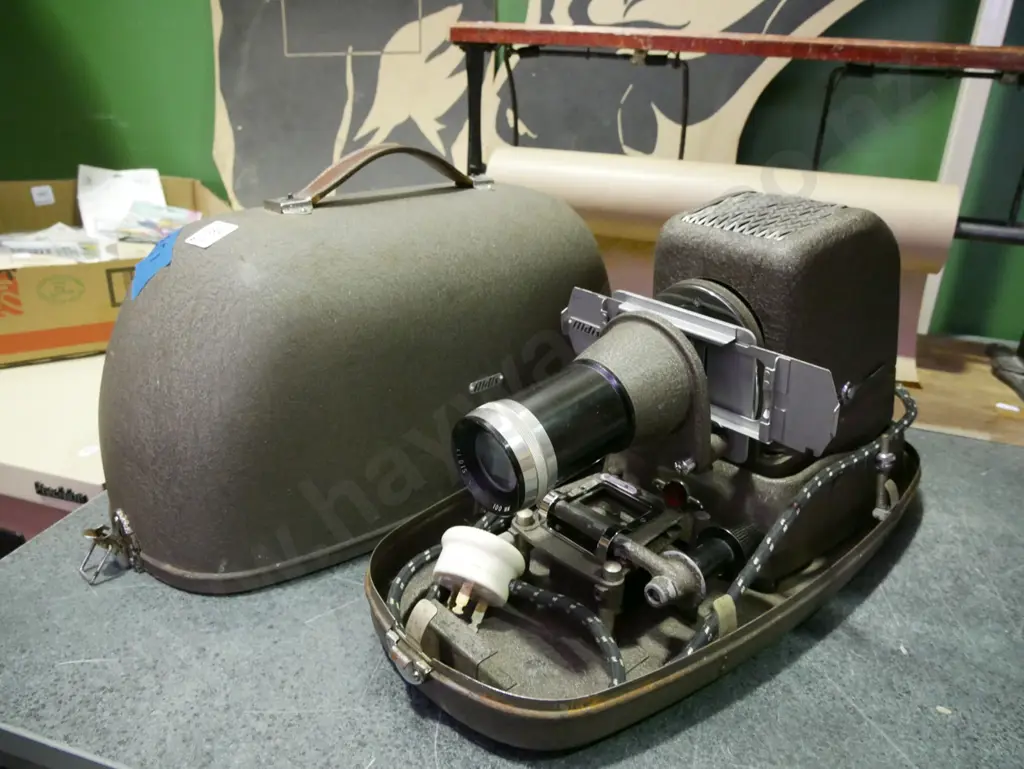 vintage Aldis slide projector Image 1++