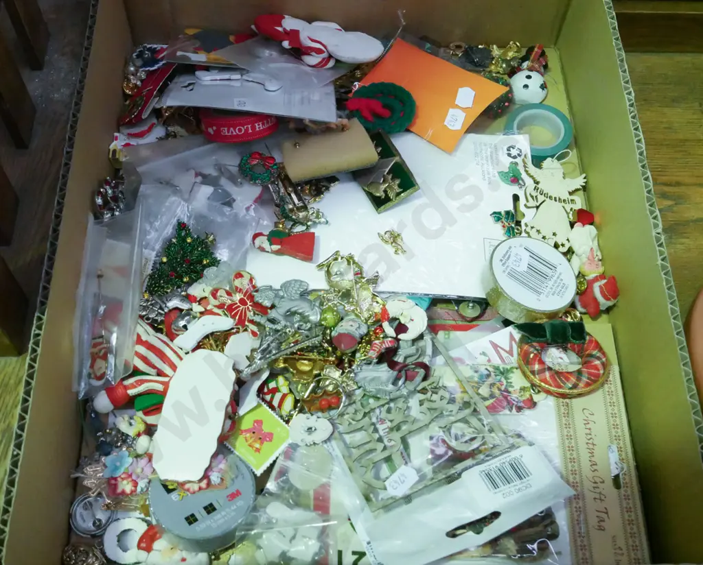 box; Xmas craft supplies Image 1++