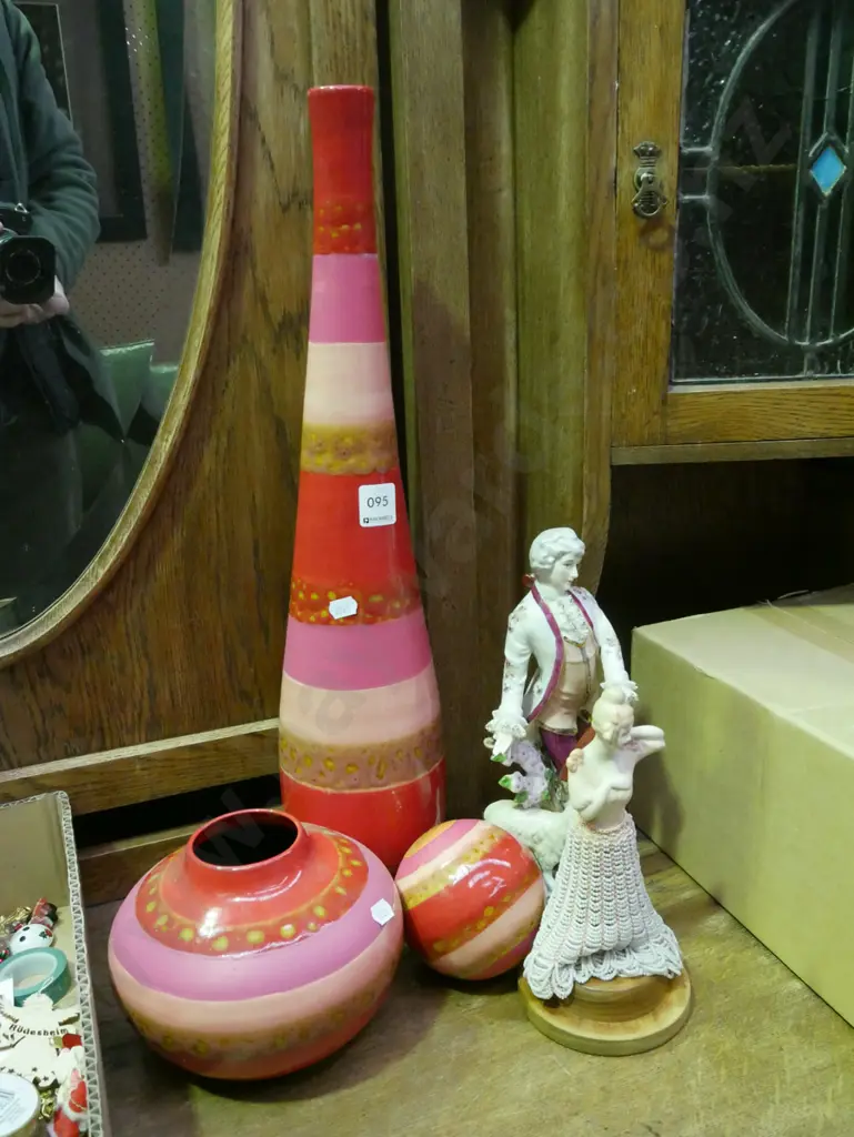 2x figurines, vases, ceramic ball Tallest vase H-530 Image 1++