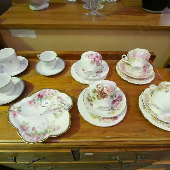 4x trios, cups and saucers, Royal Albert Princess Anne serving dish