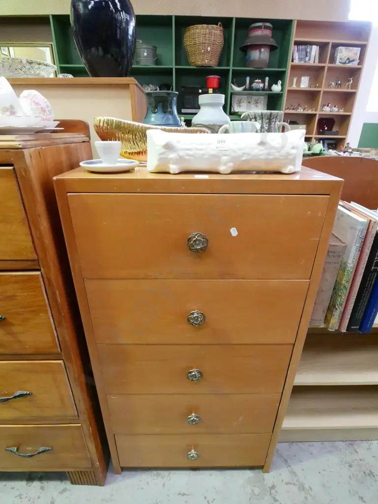 solid rimu and pine 5 drawer chest H-980 W-530 D-375 Image 1++