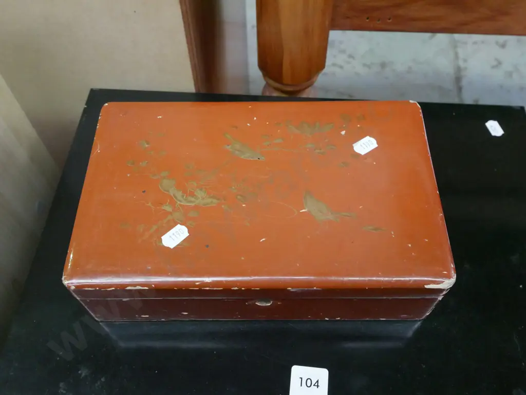 lacquer Asian jewellery box and costume jewellery Image 1++