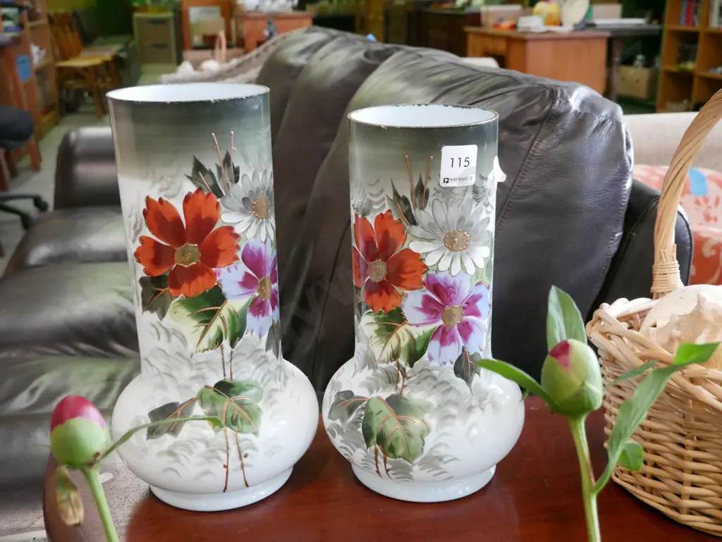 2x Victorian hand painted vases H-280 Image 1++