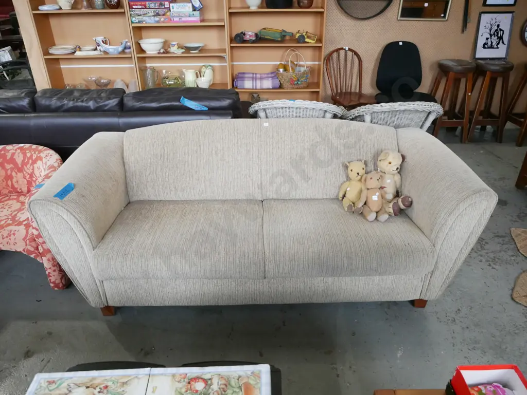 rolled arm chesterfield 3 seater settee H-780 W-2020 D-810 Image 1++