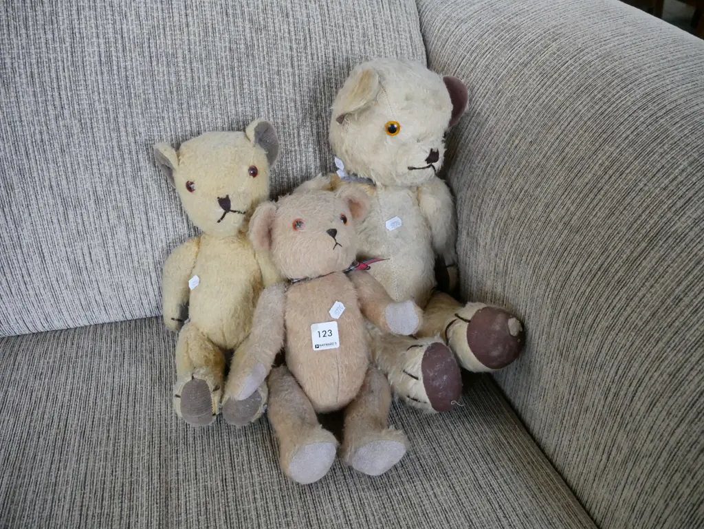 3x vintage teddy bears Image 1++