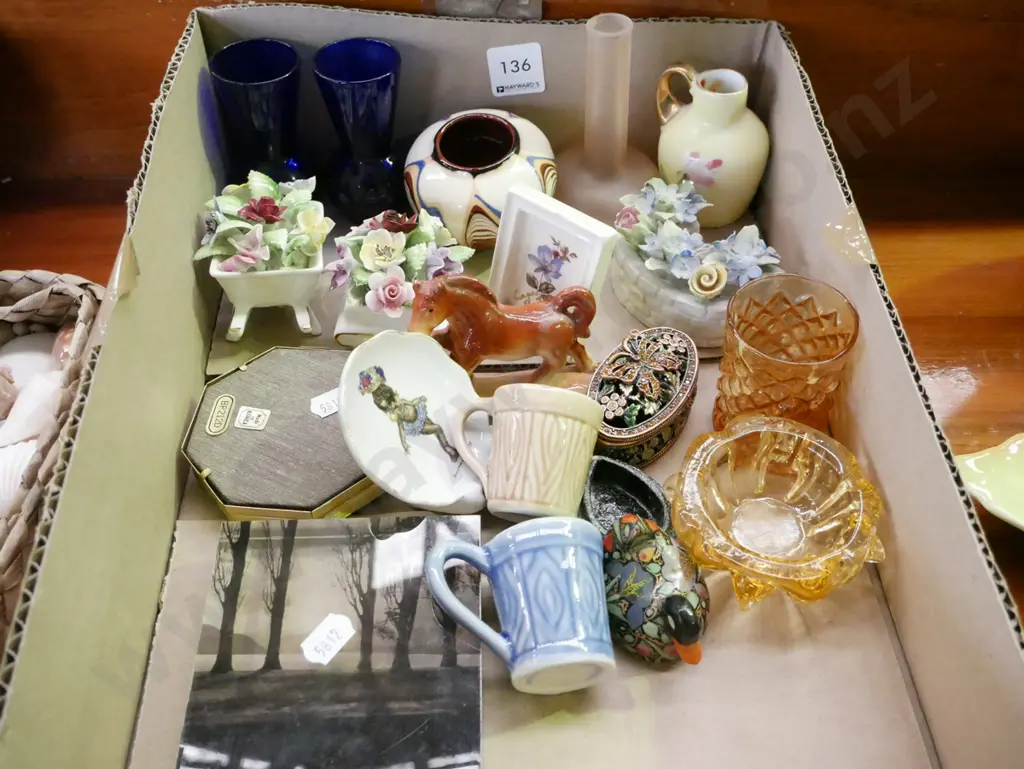box; ceramic floral sprays, small vases, miniature beer mugs etc Image 1++