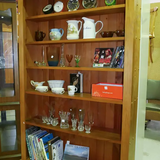 solid rimu bookcase H-1920 W-1210 D-300