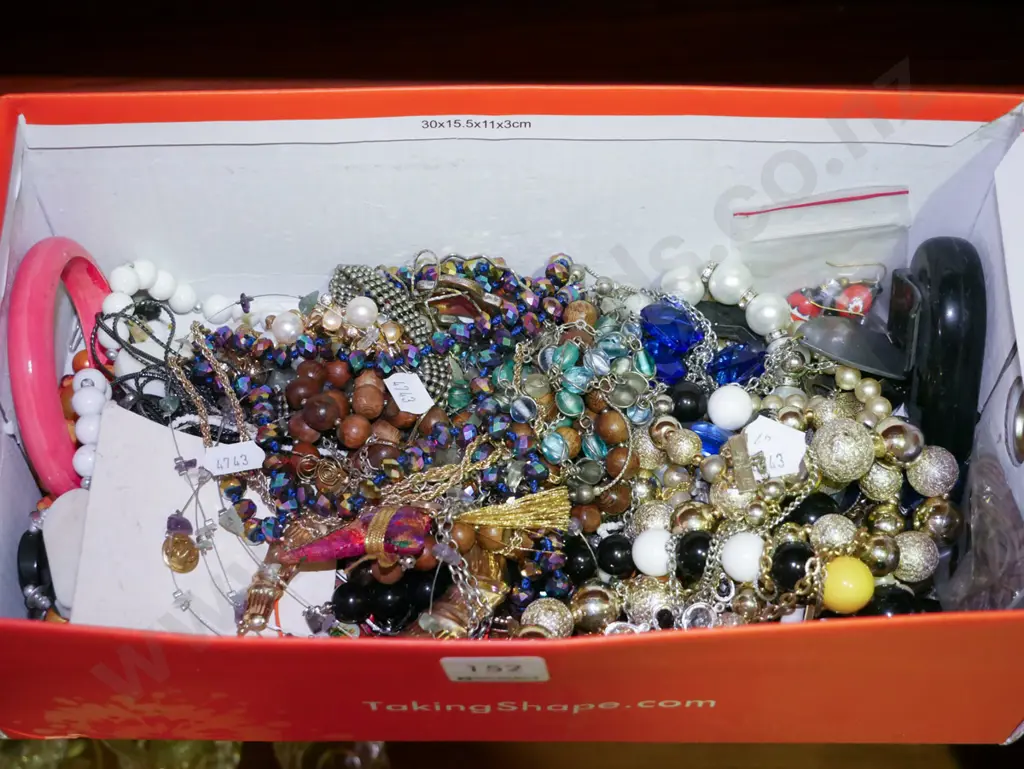 box of costume jewellery Image 1++