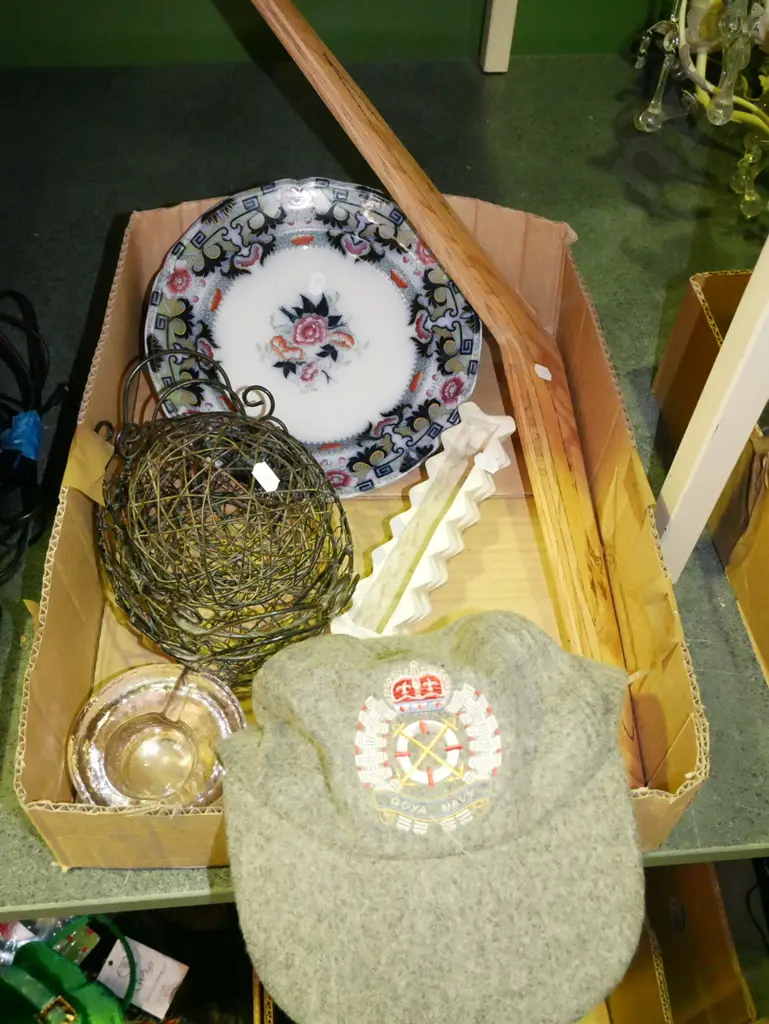 box; naval cap, boomerang, plate etc Image 1++