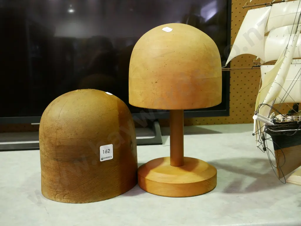 2x wooden hat blocks Image 1++