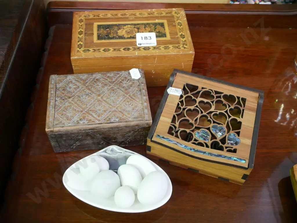 trinket boxes, pebbles in NZ pottery seashell dish Image 1++