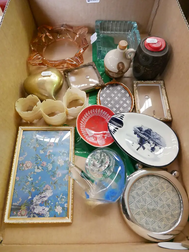 box; ashtrays, brass love heart, brass ornament etc Image 1++