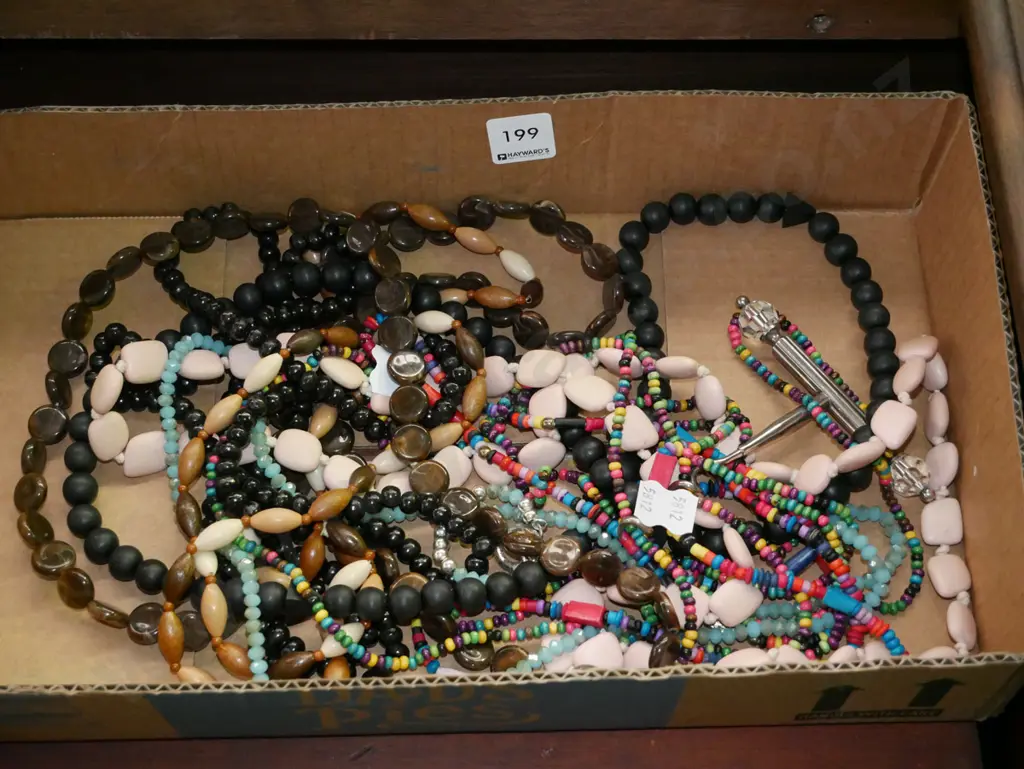 box; various beaded necklaces Image 1++