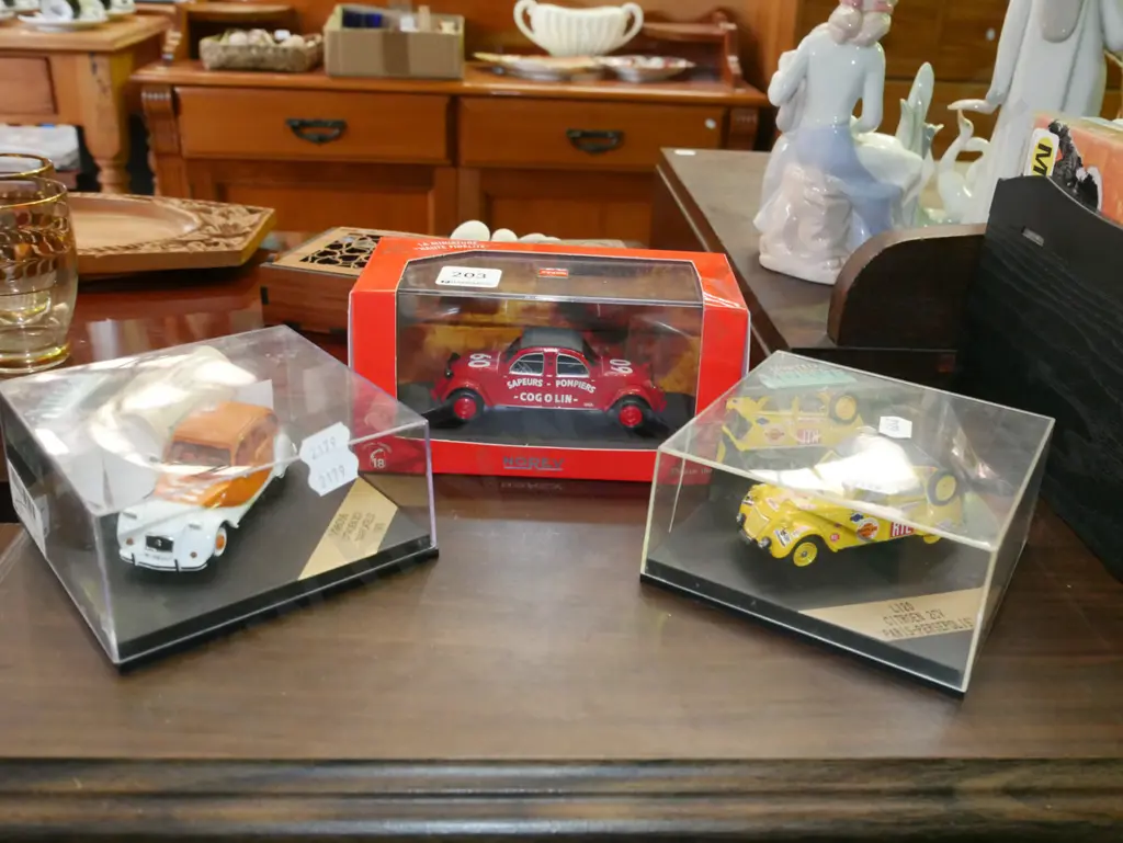 3x boxed model vehicles Image 1++