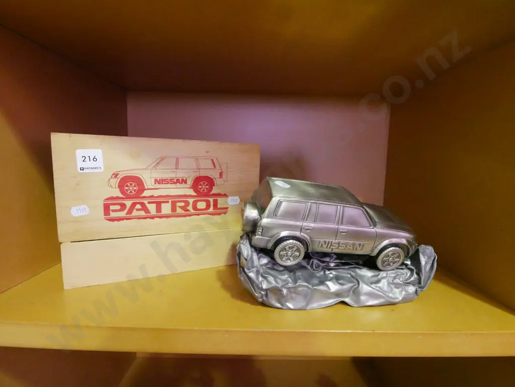diecast of Nissan Patrol in wooden box Image 1++
