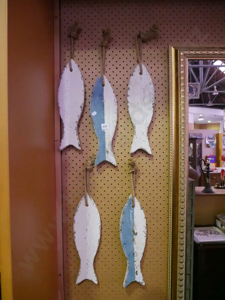 5x hanging wooden fish Image 1++