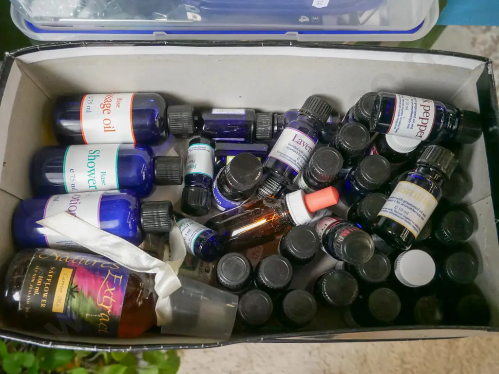box; essential oils and lotions Image 1++