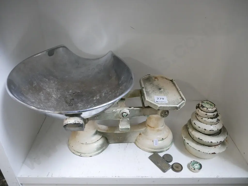 vintage balance scales and weights Image 1++