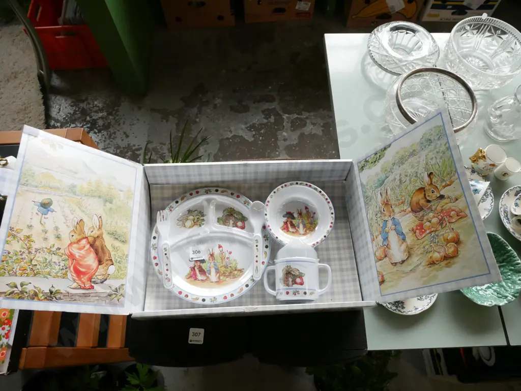 The world of Beatrix Potter melamine gift set Image 1++