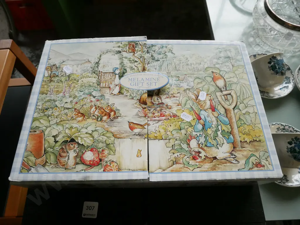 The world of Beatrix Potter melamine gift set Image 1++
