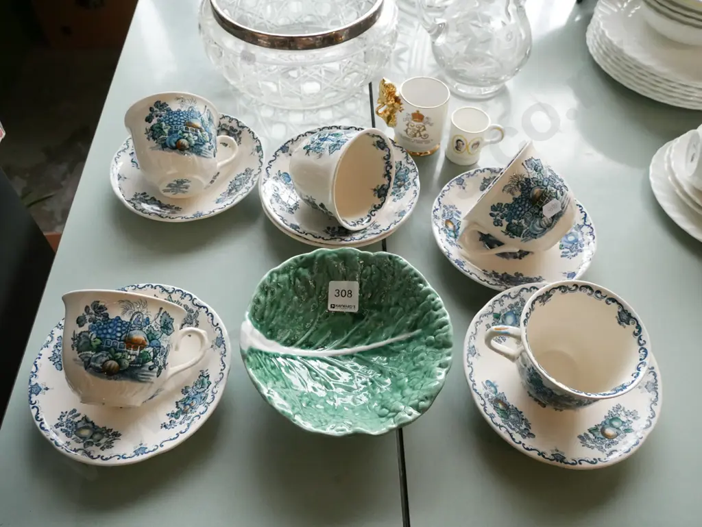 Masons cups and saucers, cabbage bowl, 2x Royal miniature cups Image 1++