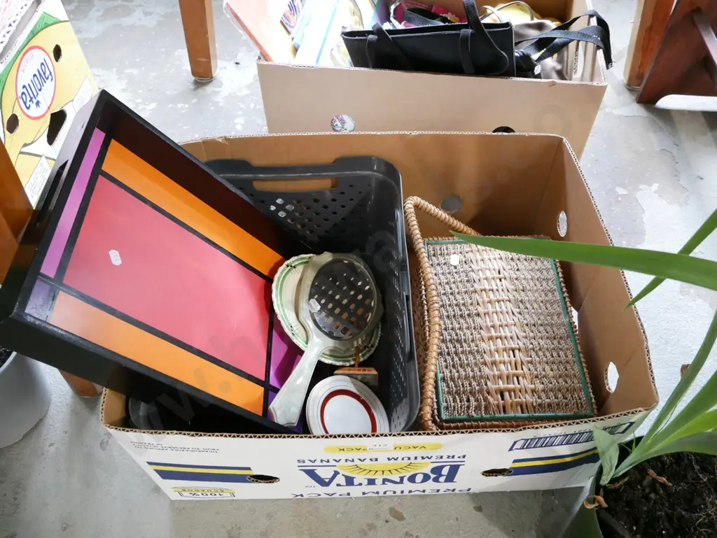 box; tray, mirror, plates, sewing basket Image 1++