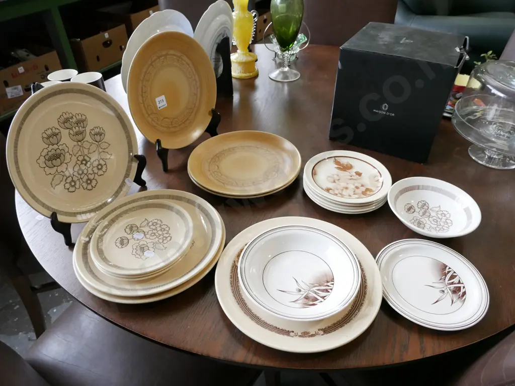 Crown Lynn plates and bowls Image 1++