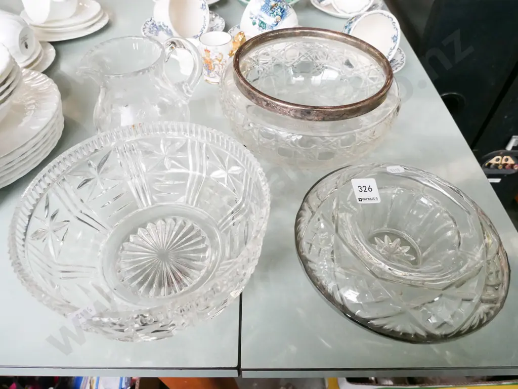 glass bowls, jug, vase Image 1++
