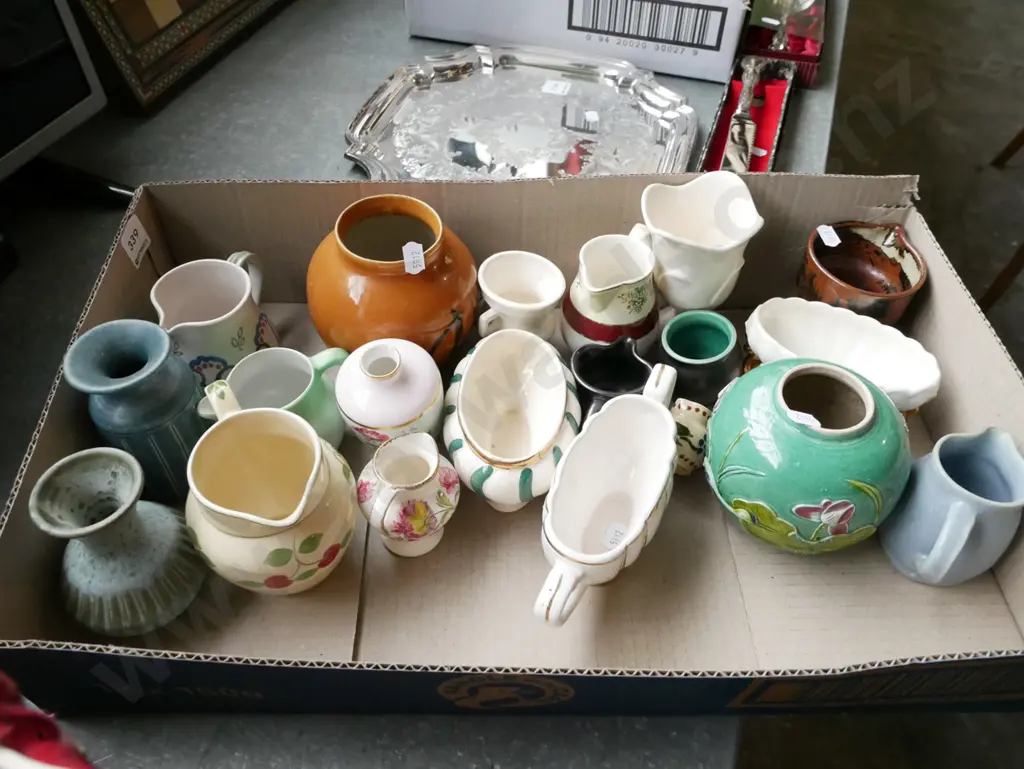 box; small jugs, vases etc Image 1++