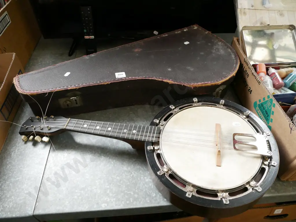 vintage banjo-mandolin in case Image 1++