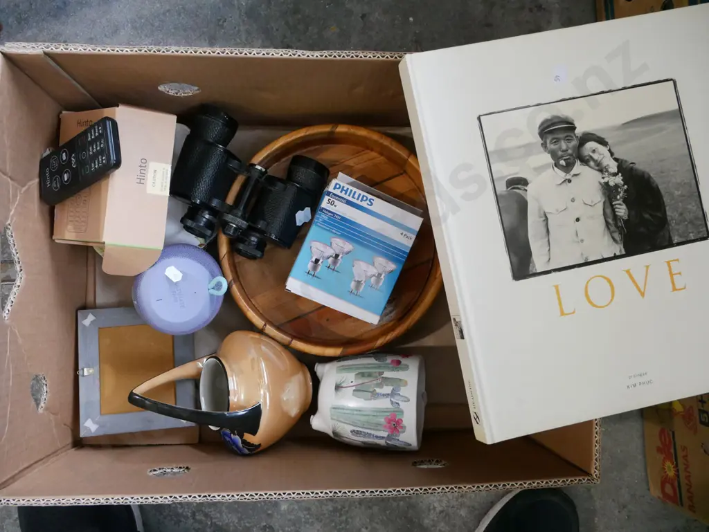 box; books, light bulbs, binoculars, small portable speaker etc Image 1++