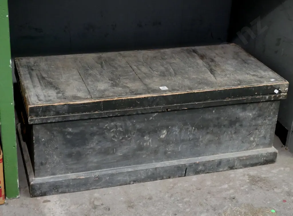 vintage wooden chest H-350 W-940 D-440 Image 1++
