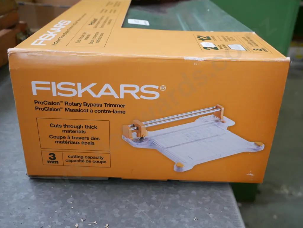 as-new Fiskars Precision trimmer Image 1++