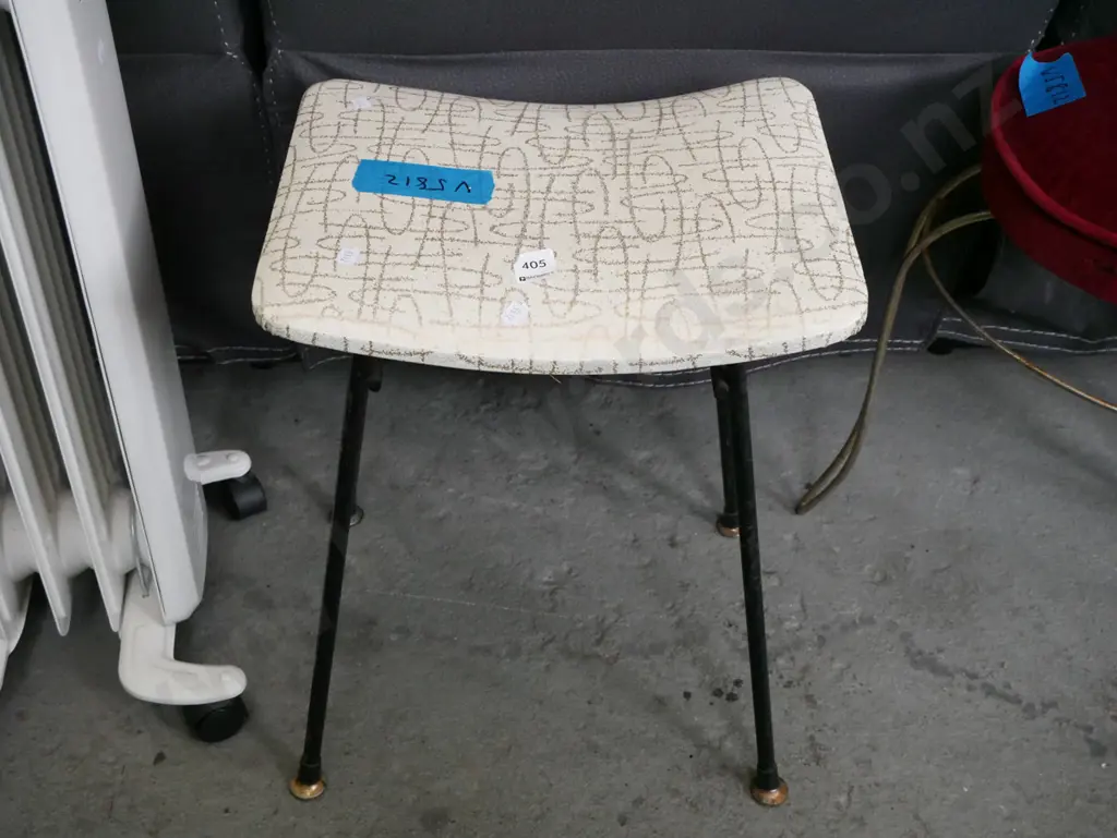 retro vinyl upholstered stool Image 1++