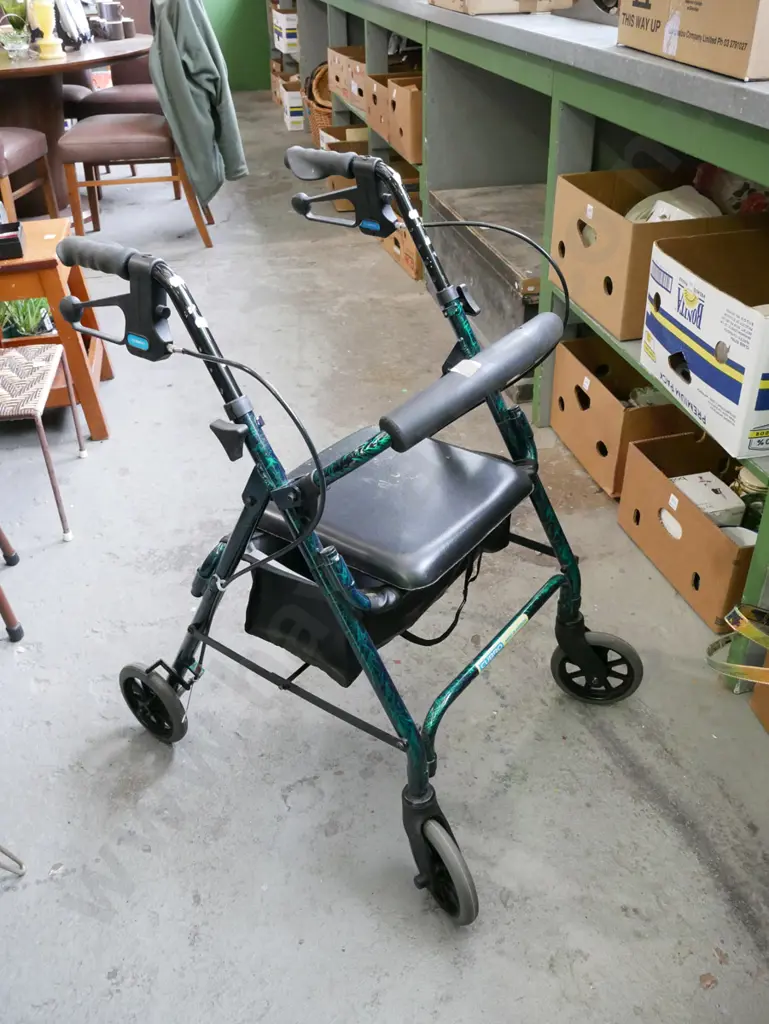 Cubro walking frame Image 1++