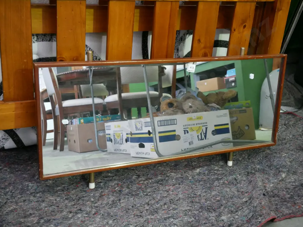 shoe shop mirror Image 1++